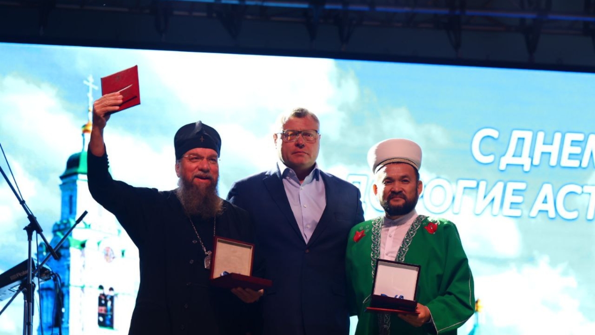 В Астрахани в День города наградили Почетных граждан astrobl