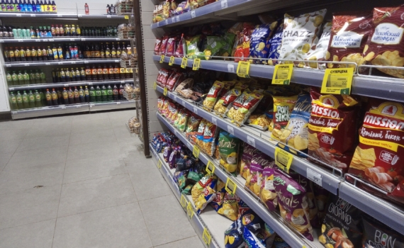 Антимонопольная служба проверит цены на популярные продукты в России