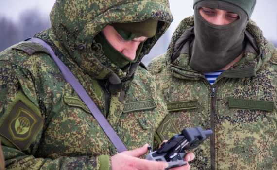 Производство крупных дронов и управляемых ракет удешевится, заявил эксперт