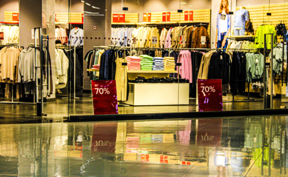 Флис как символ комфорта: в 2025/2026 году его носят с юбками и ботильонами – ткань на любой случай