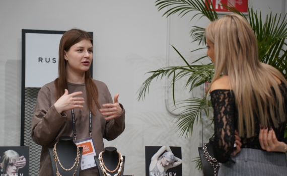 Зимний SOS для волос: 3 метода спасения от сухости и секущихся кончиков — ваши локоны будут как шёлк Зимний SOS для волос: 3 метода спасения от сухости и секущихся кончиков — ваши локоны будут как шёлк