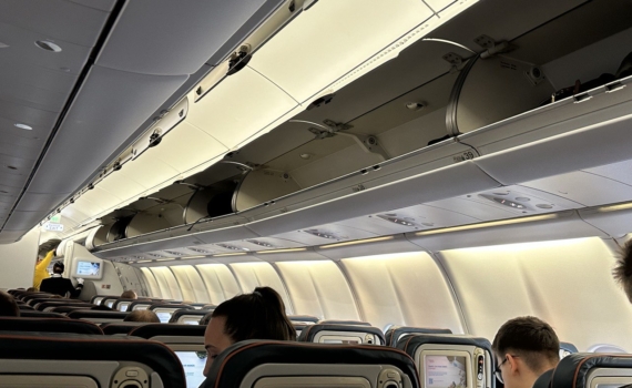 Как цвет ваших носков может испортить отпуск и здоровье после полёта: чёрные — нет, светлые — да Как цвет ваших носков может испортить отпуск и здоровье после полёта: чёрные — нет, светлые — да